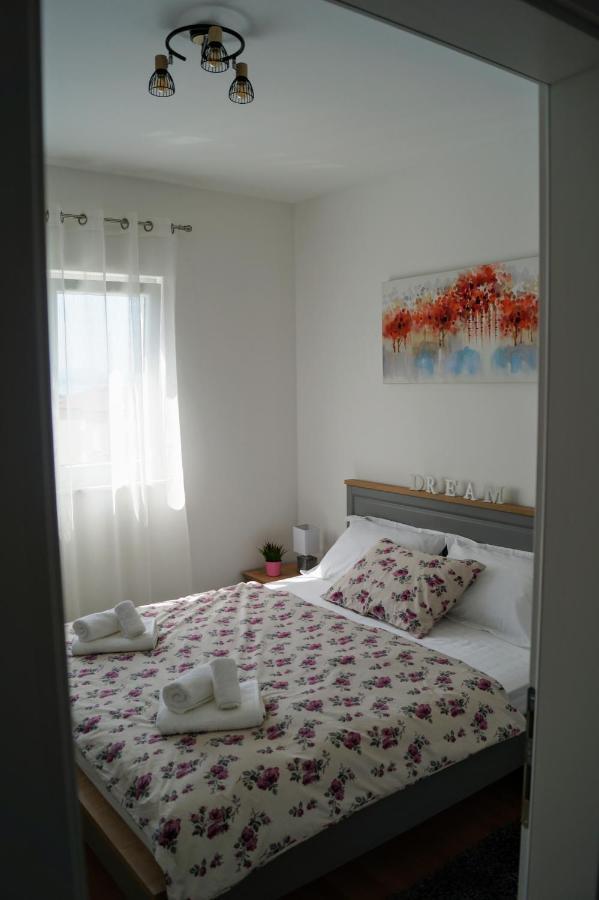 Apartment Ivona With Beautiful Seaview Makarska Zewnętrze zdjęcie